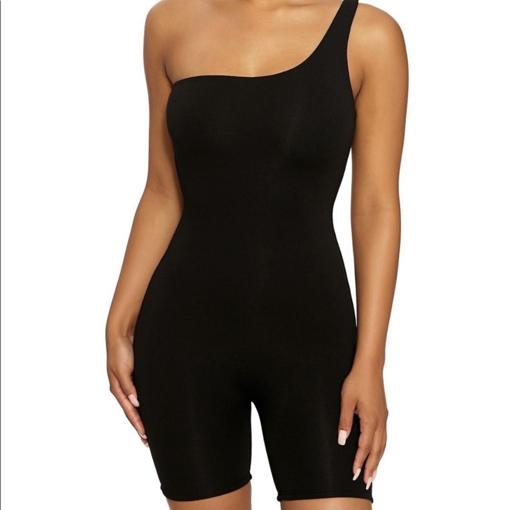 NAKED WARDROBE Black on shoulder romper